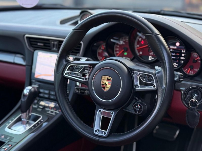 PORSCHE 911