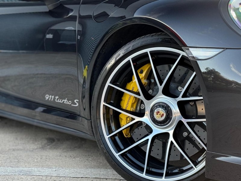 PORSCHE 911