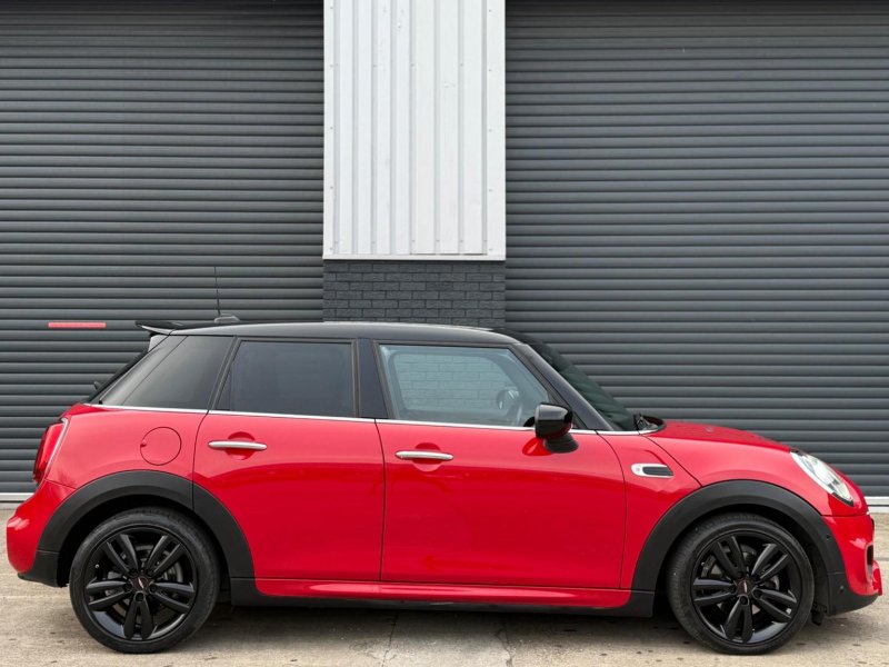 MINI HATCH