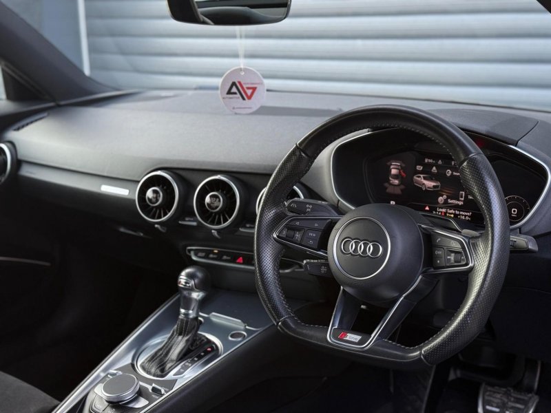 AUDI TT