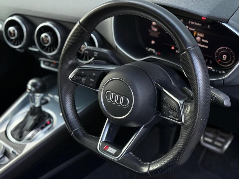 AUDI TT
