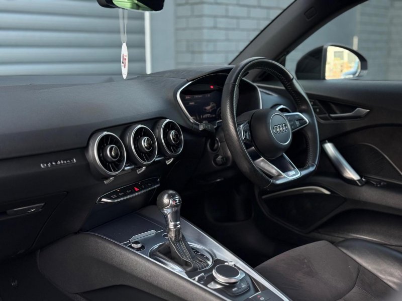 AUDI TT