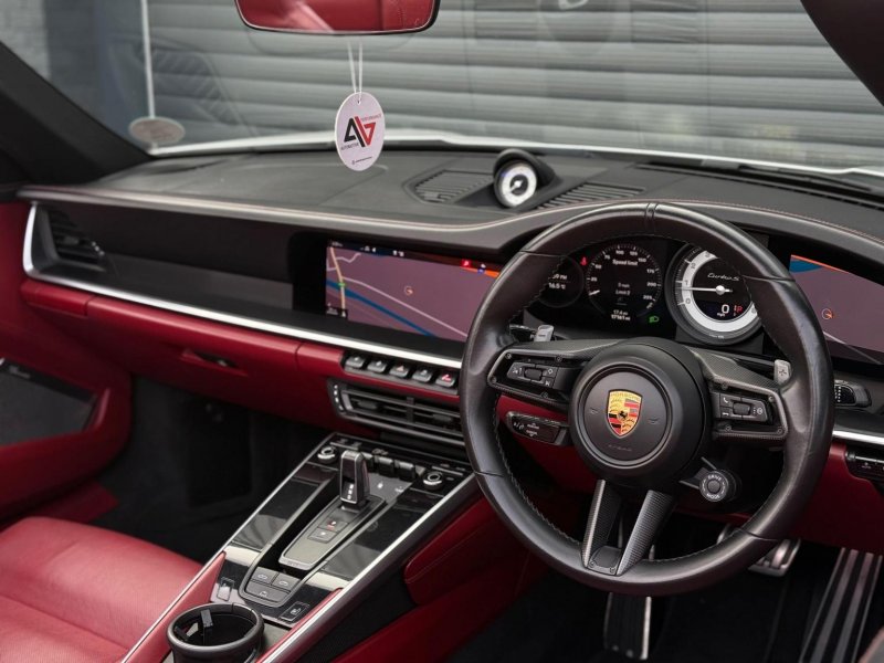 PORSCHE 911