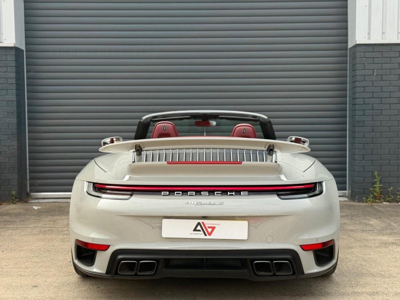 PORSCHE 911